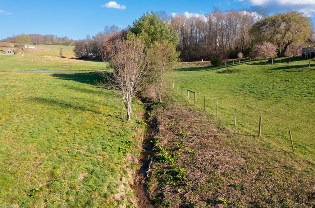 135 Rivers Edge Rd, Edwards Crossroads NC  28675-9766 exterior