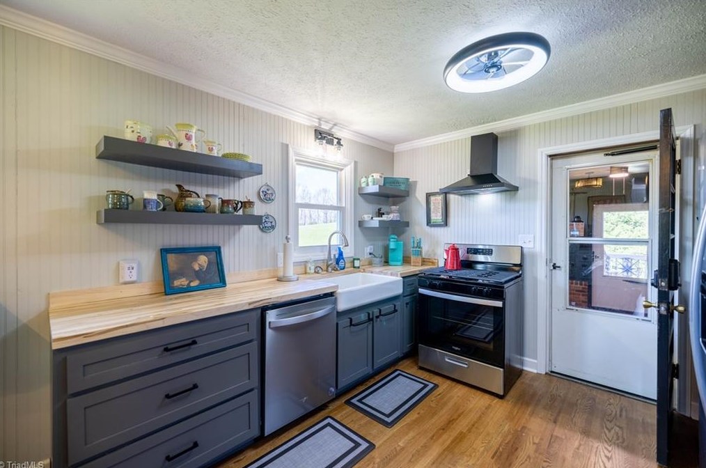 135 Rivers Edge Rd, Edwards Crossroads NC  28675-9766 exterior