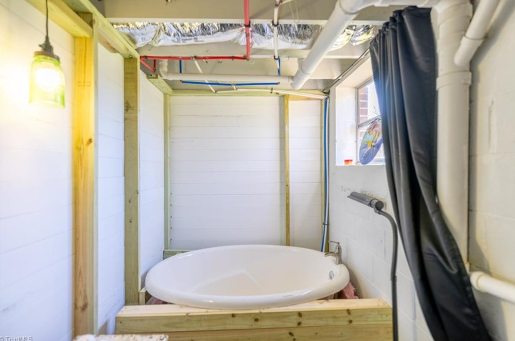 135 Rivers Edge Rd, Edwards Crossroads NC  28675-9766 exterior