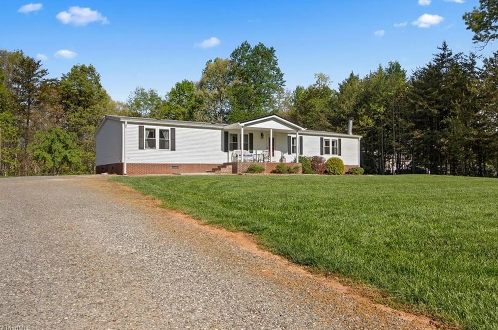 1063 Frans Rd, W Field, NC 27053