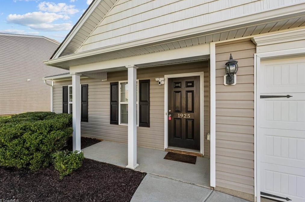 1925 Newcomb Dr, Whitsett, NC 27377-9133