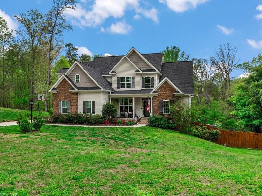 606 Cross Creek Dr, Mount Airy, NC 27030