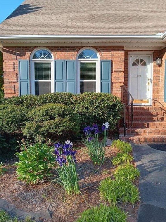 401 Summertree Ct, Winston Salem, NC 27127-6768