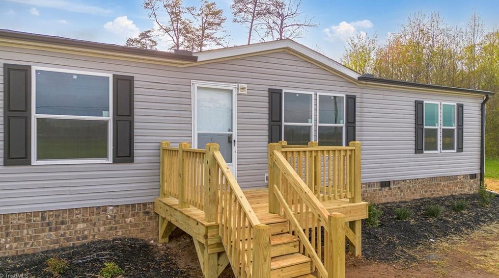 1250 Poplar Springs Rd, Elkin, NC 28621