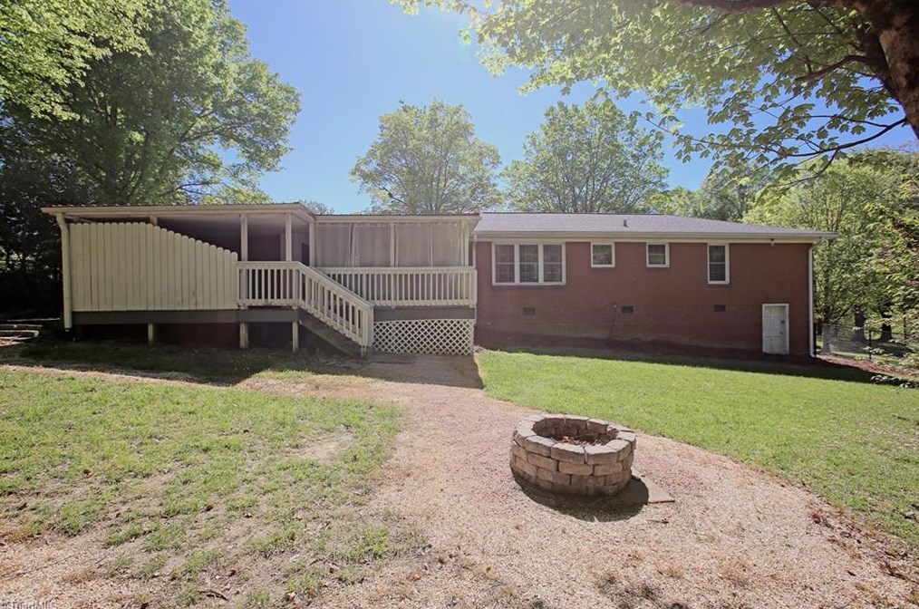 204 Lakewood Dr, Lexington NC  27292-4724 exterior