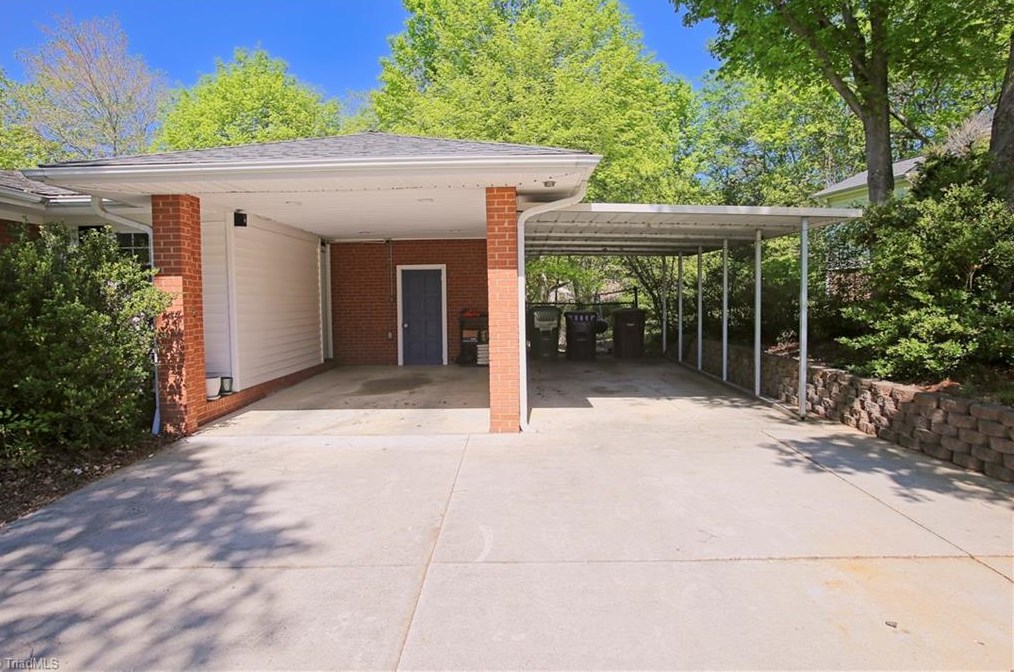 204 Lakewood Dr, Lexington NC  27292-4724 exterior