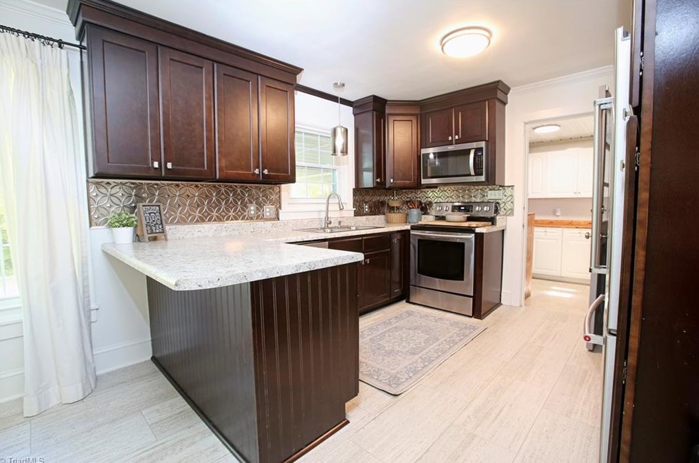 204 Lakewood Dr, Lexington NC  27292-4724 exterior