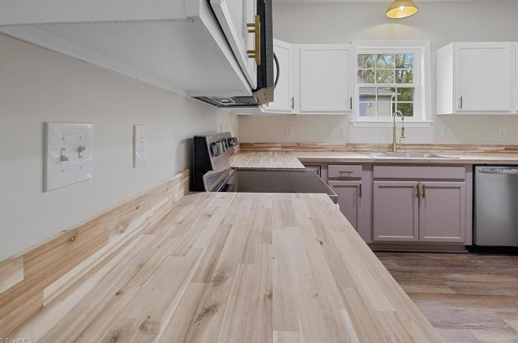 814 Douglas St, Greensboro NC  27406-1813 exterior