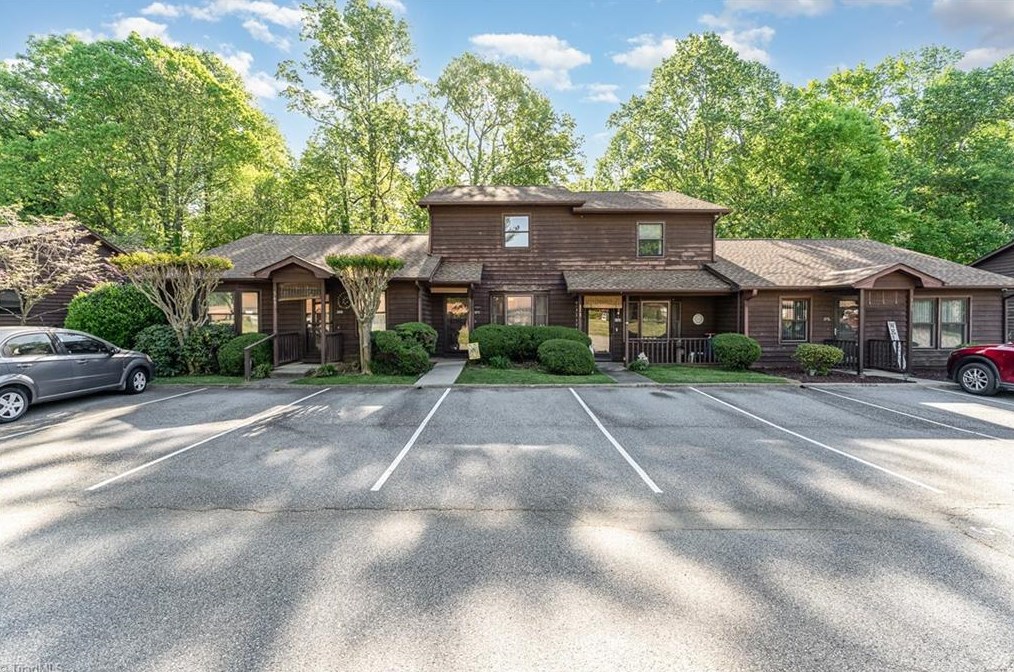 371 James Ct, High Point, NC 27265-2159