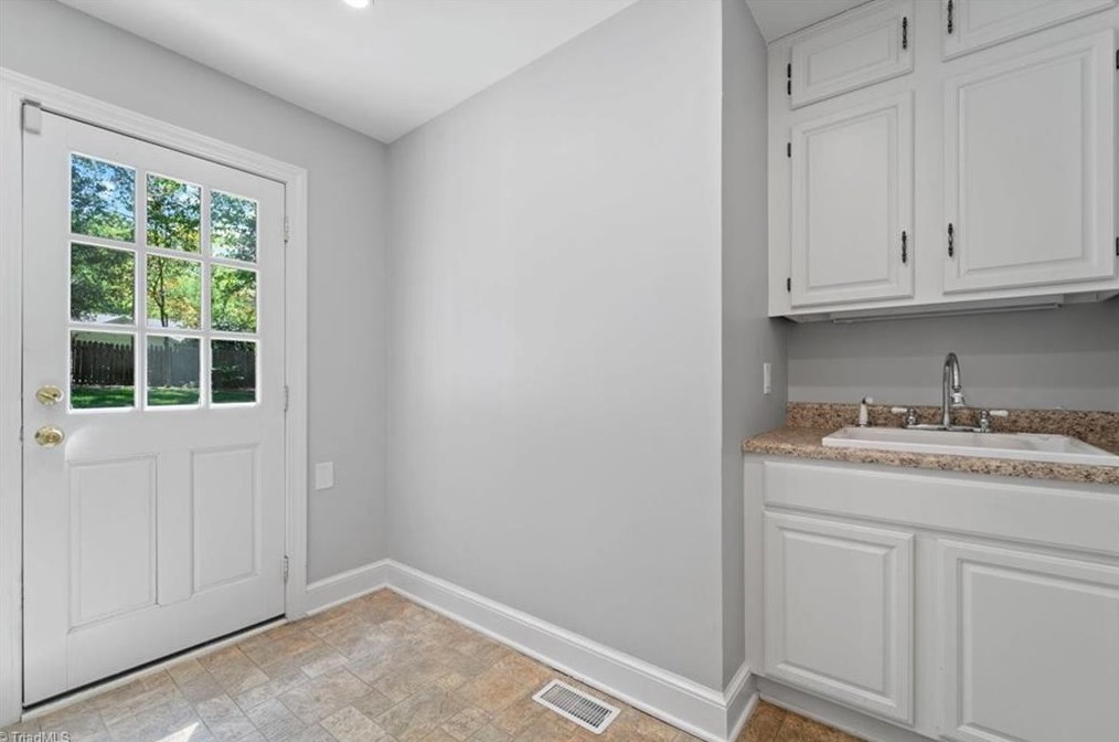 3609 Redfield Dr, Greensboro NC  27410-2829 exterior