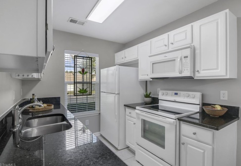 2881 Hyde Pl Cir, Winston Salem, NC 27103