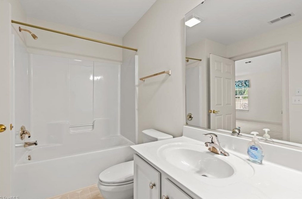 2231 Eagle Nesting Ln, Greensboro NC 27407-3900 exterior