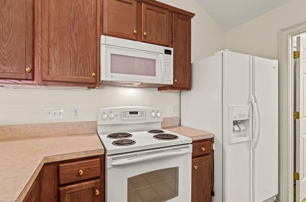 2231 Eagle Nesting Ln, Greensboro NC 27407-3900 exterior