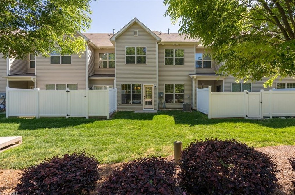 4025 Canterwood Dr, Greensboro NC  27410-9936 exterior