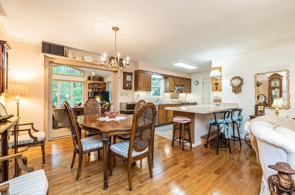 4118 Elmyra Dr, Greensboro NC  27407-7502 exterior