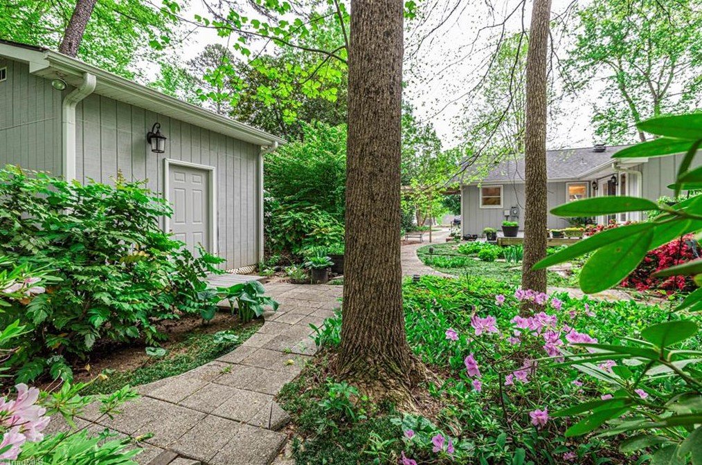 4118 Elmyra Dr, Greensboro NC  27407-7502 exterior