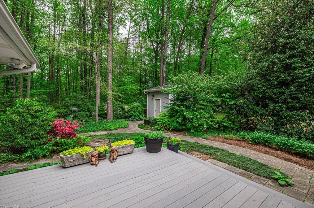 4118 Elmyra Dr, Greensboro NC  27407-7502 exterior
