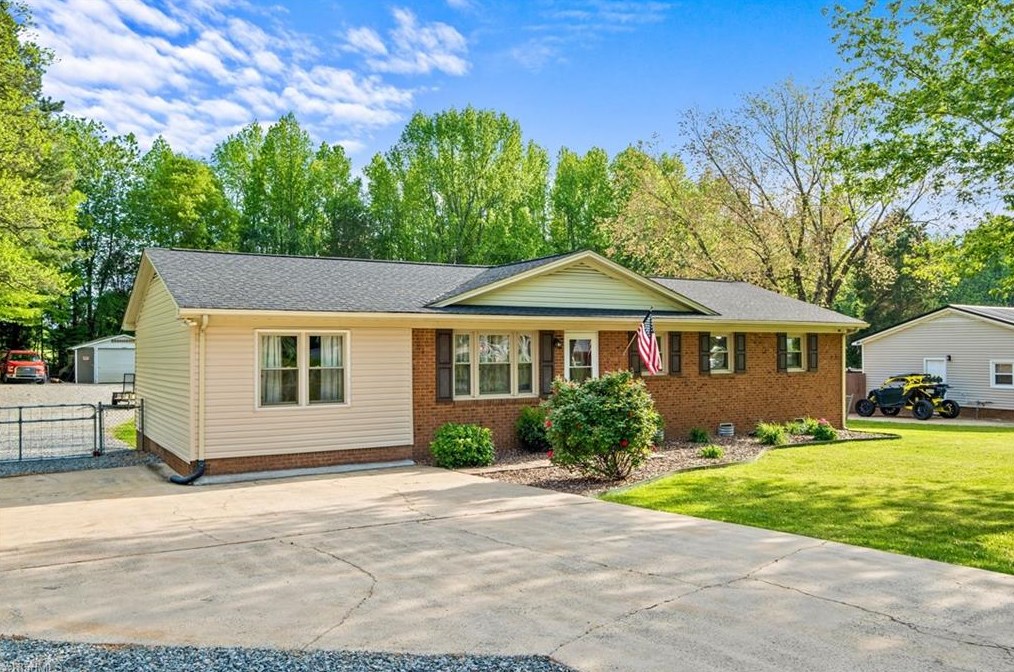 190 Stratford Rd, Lexington, NC 27292