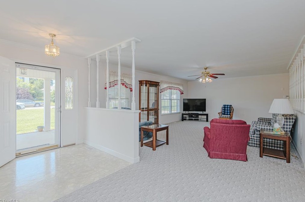 3917 Long Meadow Dr, Mebane, NC 27302