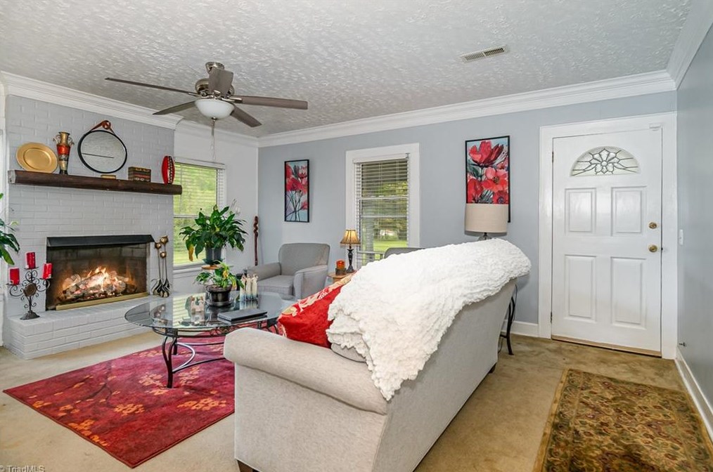 671 N Nc Hwy 150, Lexington, NC 27295