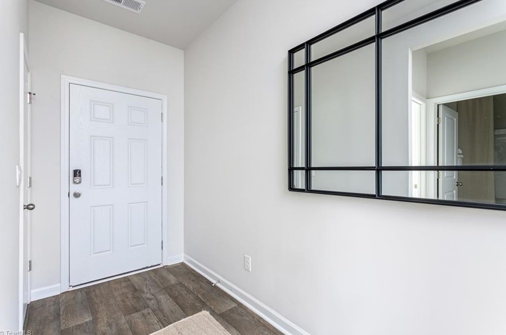 642 Hickory Point Dr, Lexington, NC 27292-8132