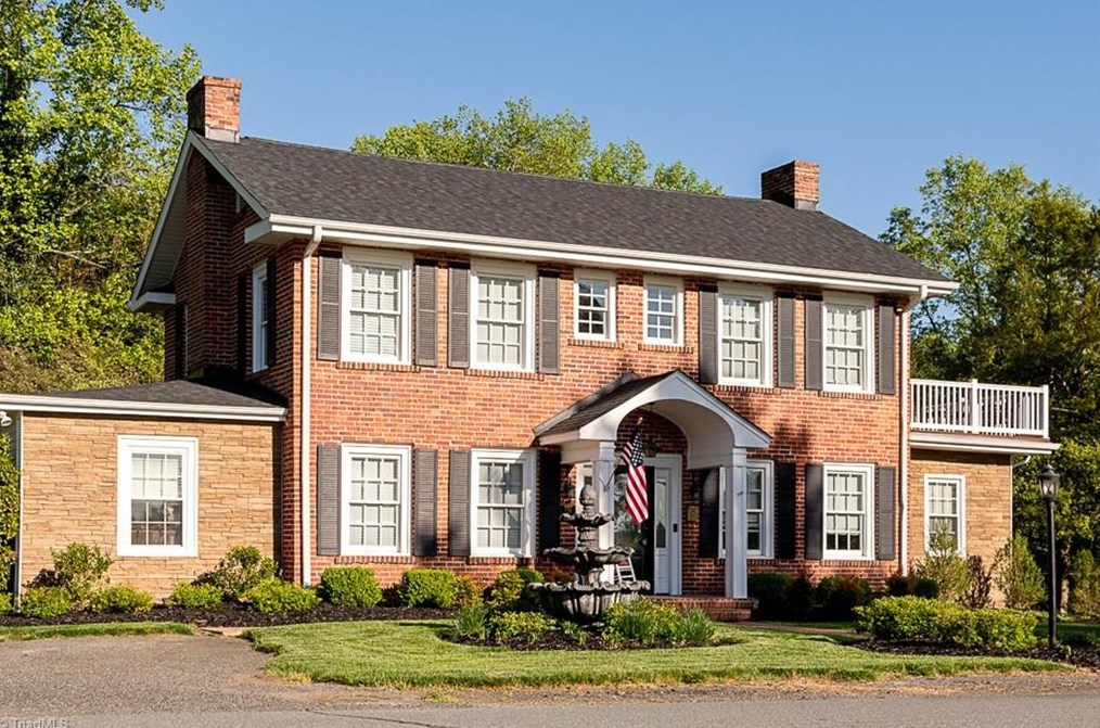 528 Country Club Rd, Mount Airy, NC 27030
