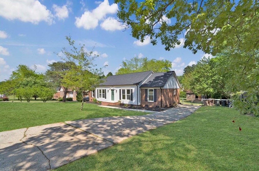 2629 Pine Lake Dr, Greensboro NC  27407-6618 exterior