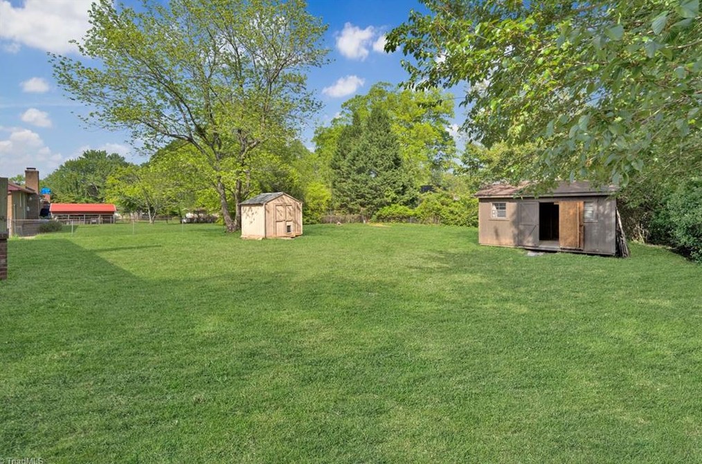 2629 Pine Lake Dr, Greensboro NC  27407-6618 exterior