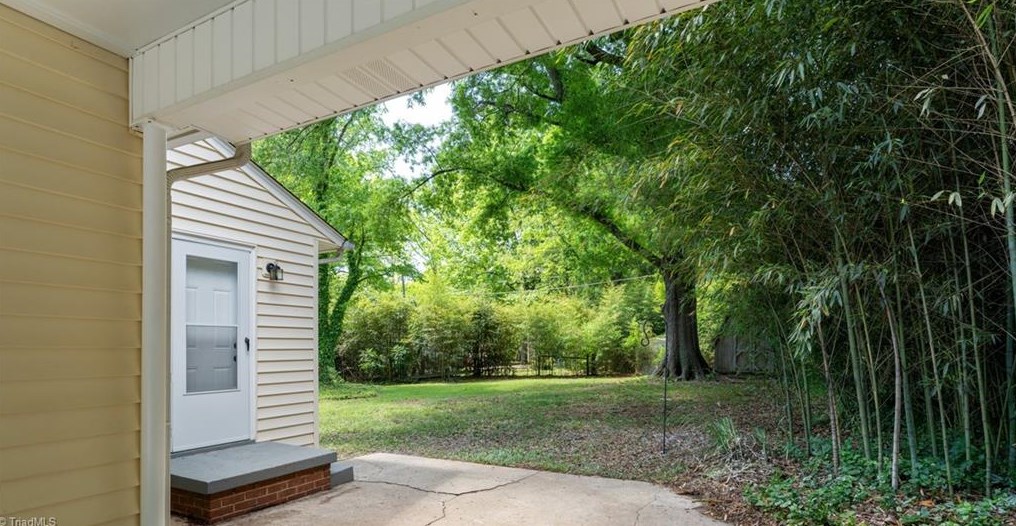 3403 Wilshire Dr, Greensboro NC  27408-2923 exterior