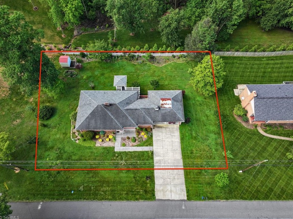 127 Pineview Dr, Mount Airy NC 27030-5145 exterior