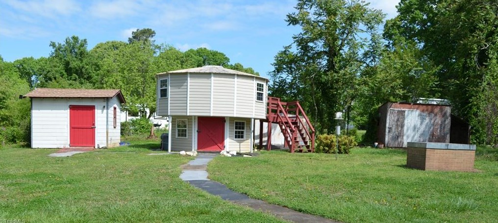 109 Auden Dr, Greensboro NC  27406-8108 exterior
