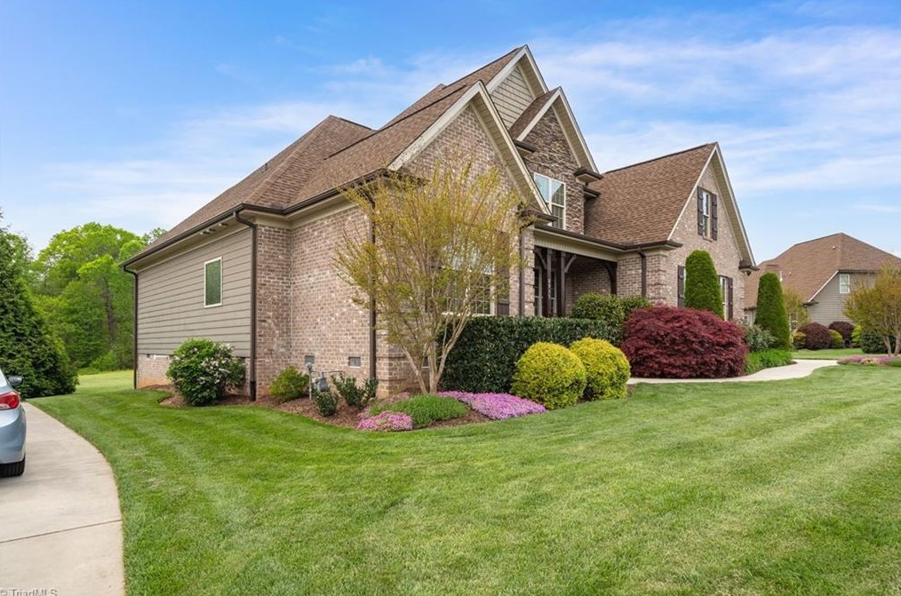 8935 Grv Pk Dr, Oak Ridge, NC 27310