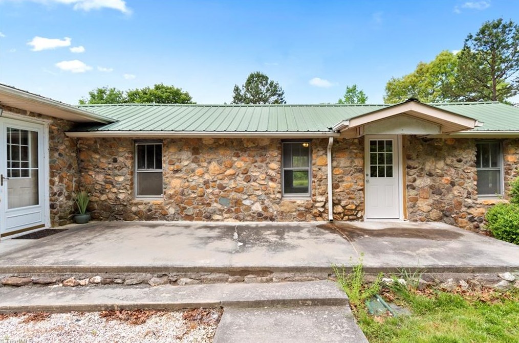 144 Woodard Rd, Lexington NC  27292-9431 exterior