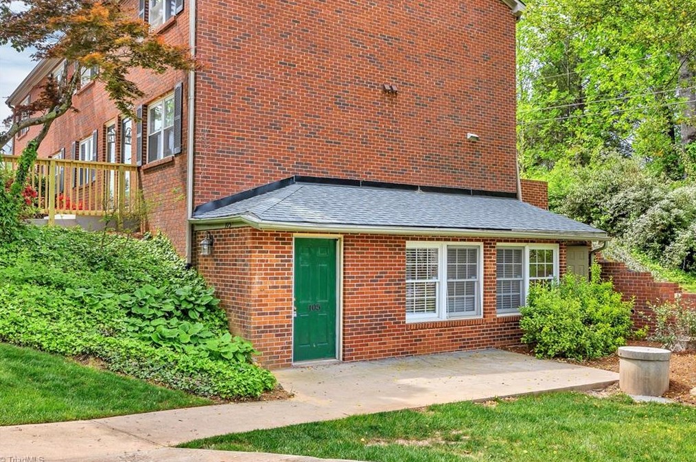 105 Briar Creek Mnr, Lewisville, NC 27023-8255