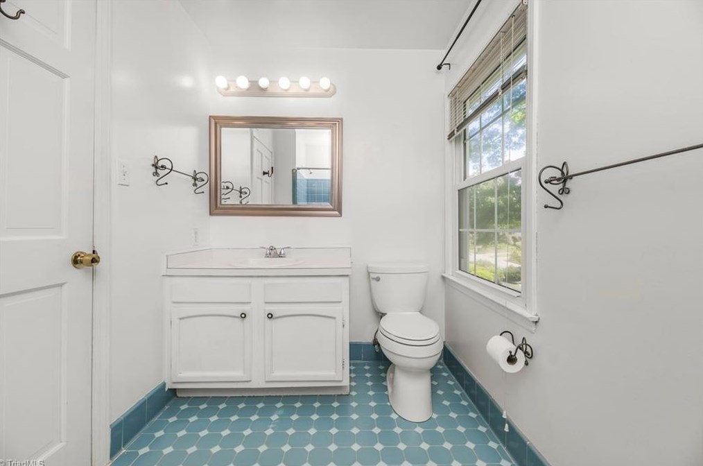 1719 Aftonshire Dr, Greensboro NC  27410-2920 exterior