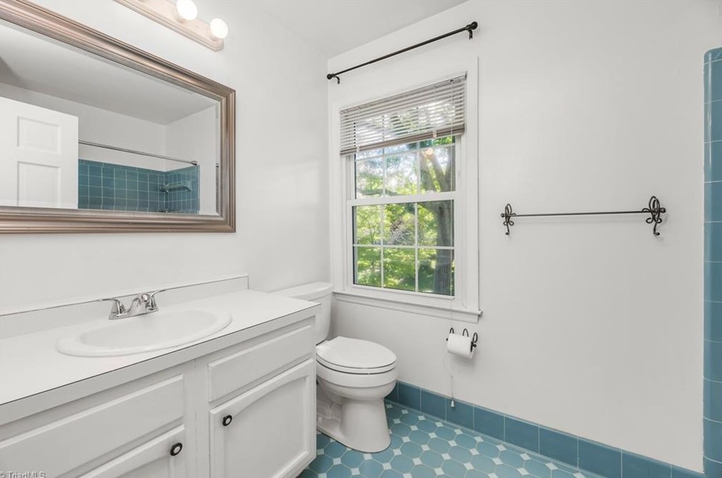 1719 Aftonshire Dr, Greensboro NC  27410-2920 exterior