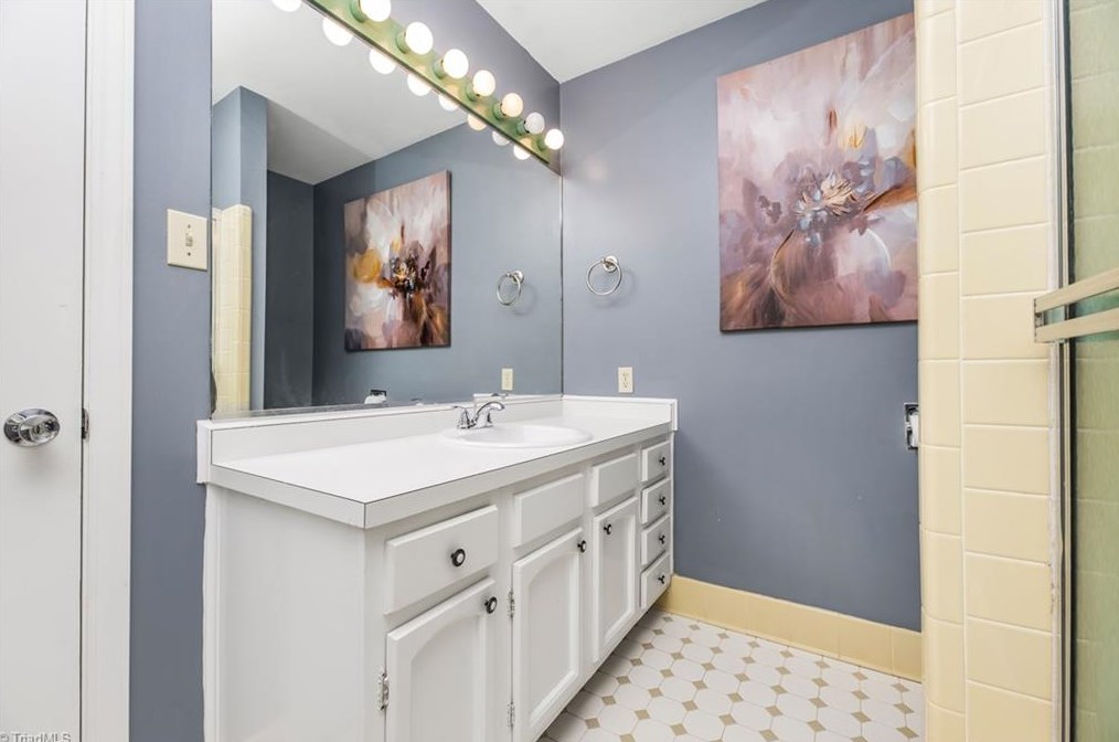 1719 Aftonshire Dr, Greensboro NC  27410-2920 exterior