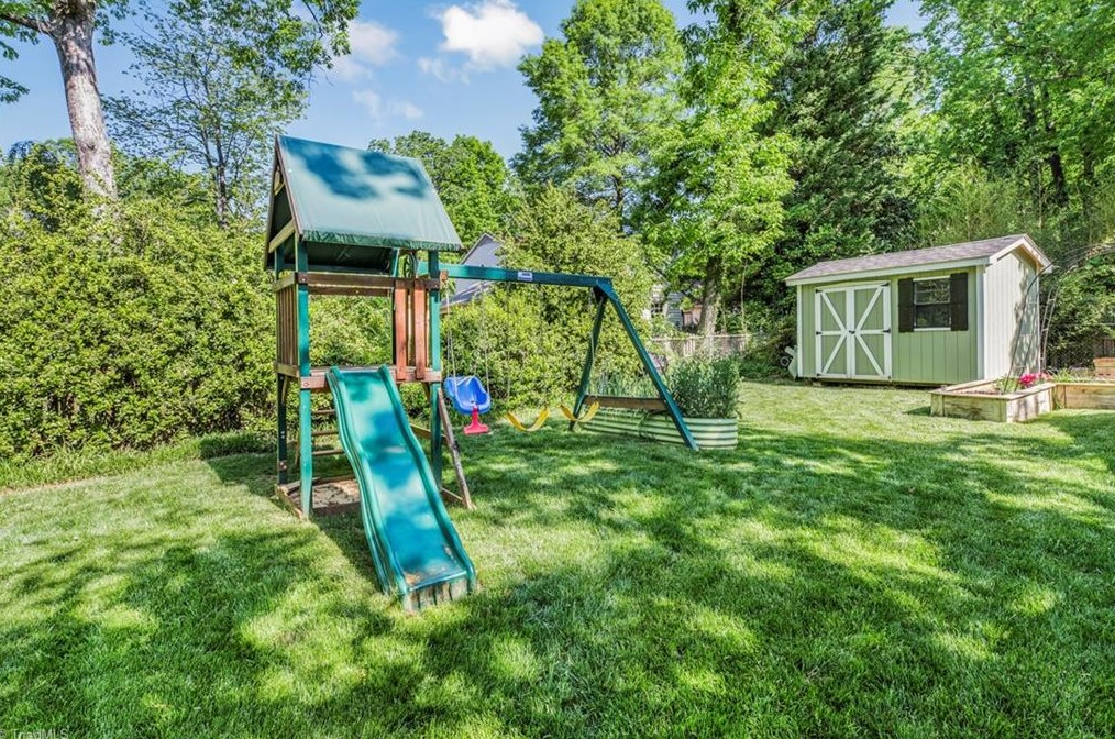 1719 Aftonshire Dr, Greensboro NC  27410-2920 exterior