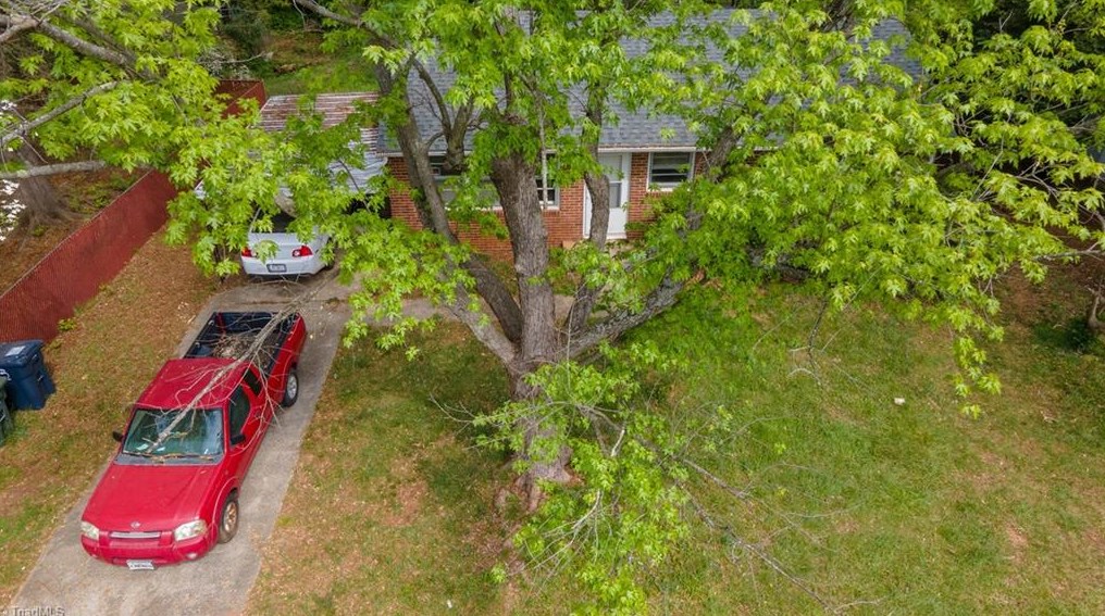 3220 Fielding Pl, Greensboro, NC 27405-4008