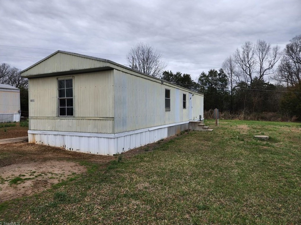 139 Cabana Ln, Farmington, NC 27028