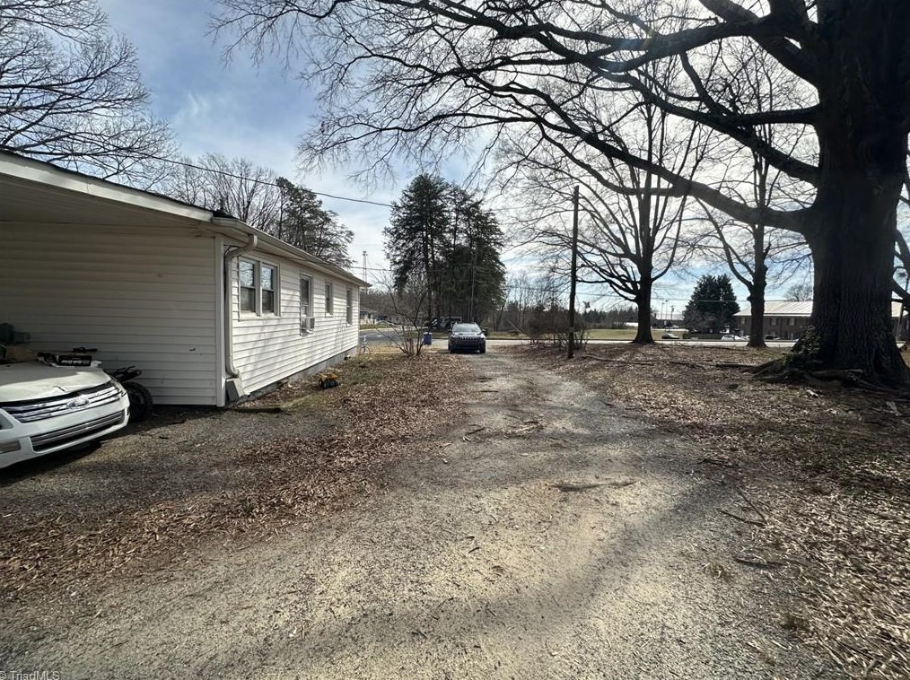 809 Birch Ln, Kernersville, NC 27284-3201