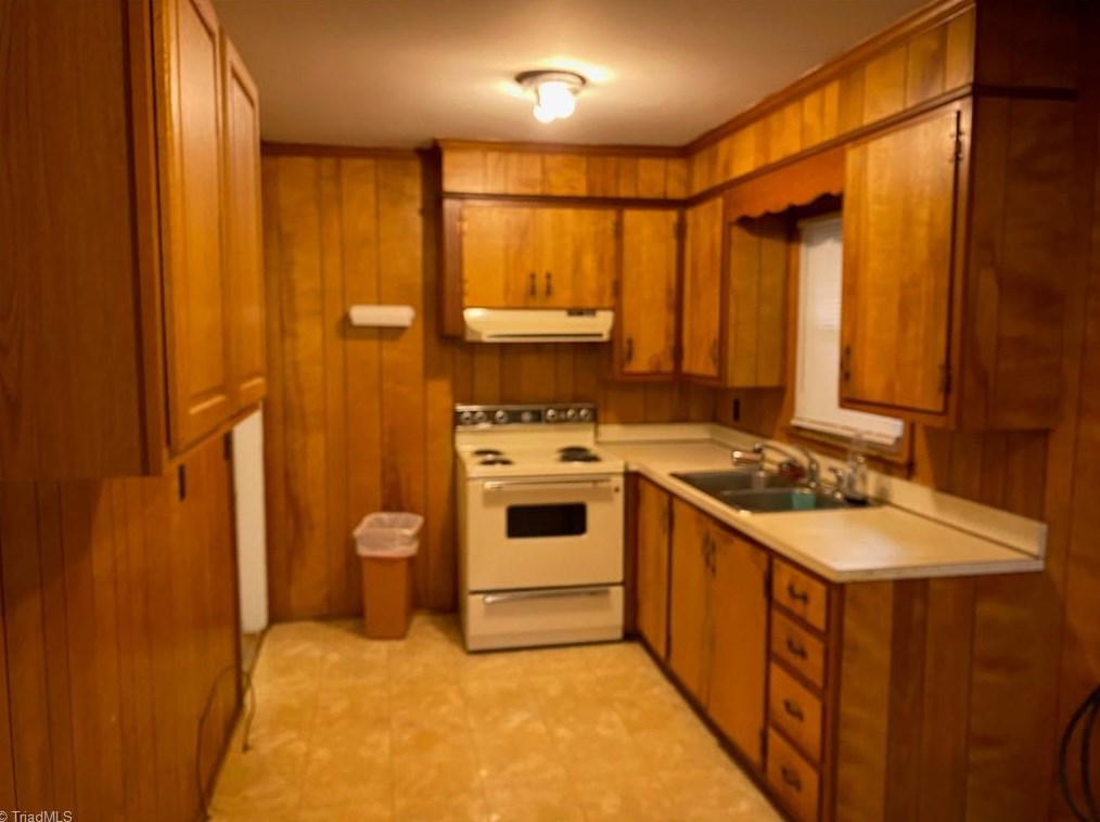 1408 Tarleton Ave, Burlington NC  27215-2136 exterior