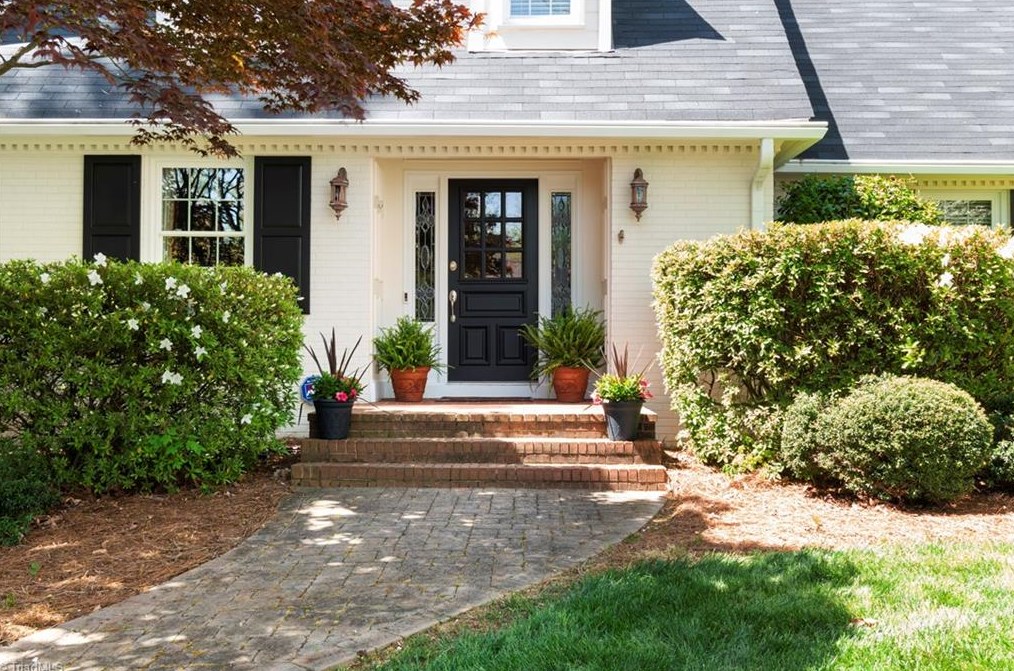 320 Steed Ct, Winston Salem, NC 27104-1642