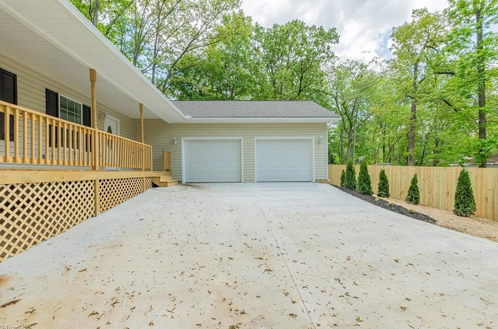 509 E Holly Hill Rd, Thomasville, NC 27360