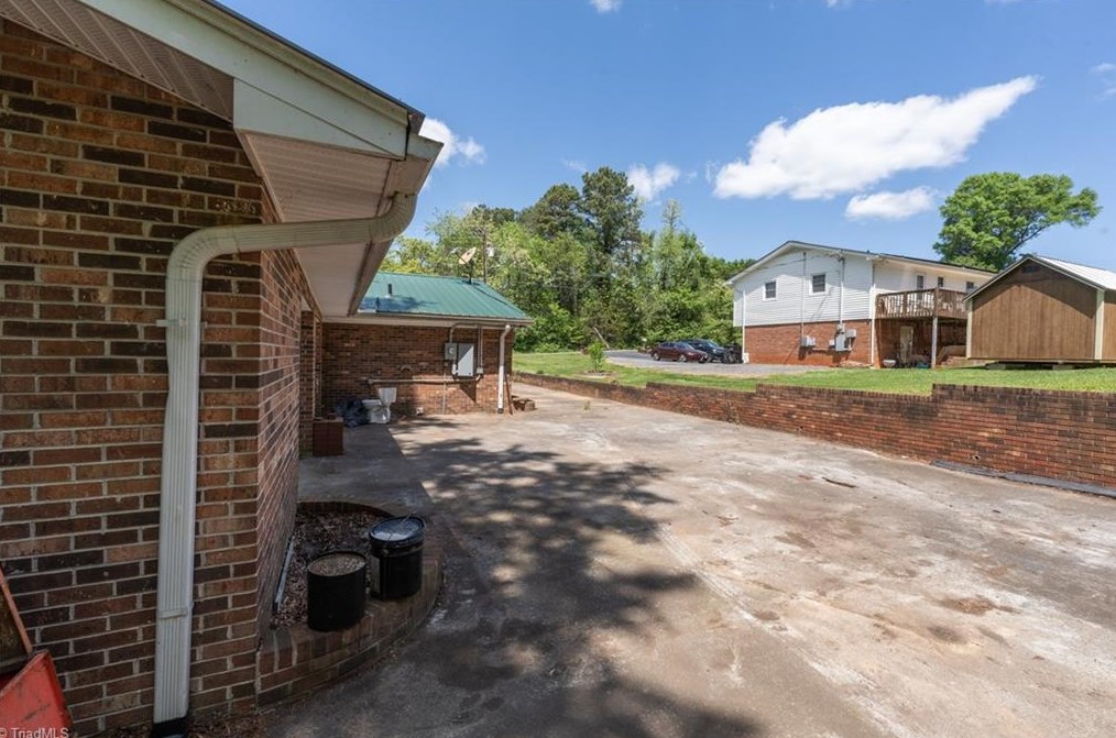 109 Kingston Dr, King NC  27021-9573 exterior