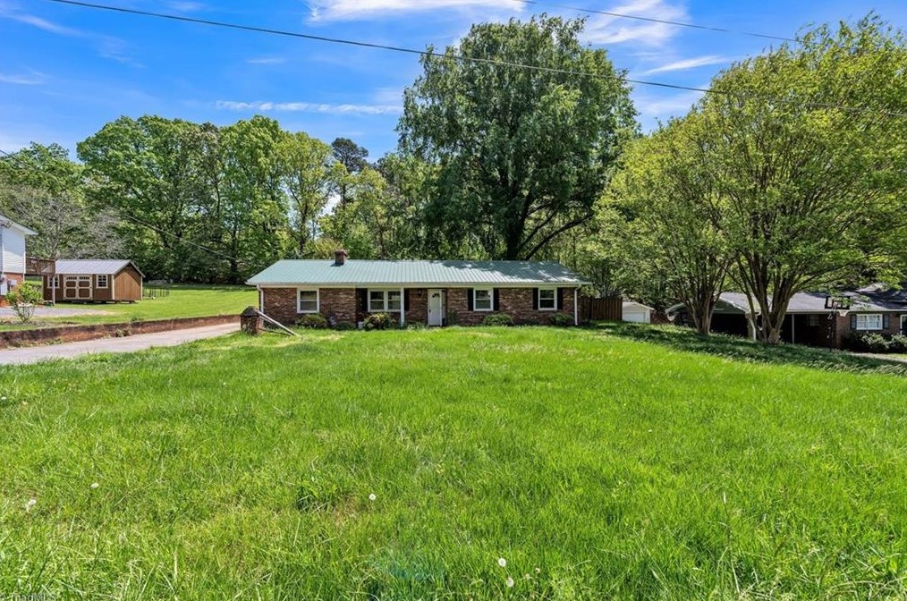 109 Kingston Dr, King, NC 27021