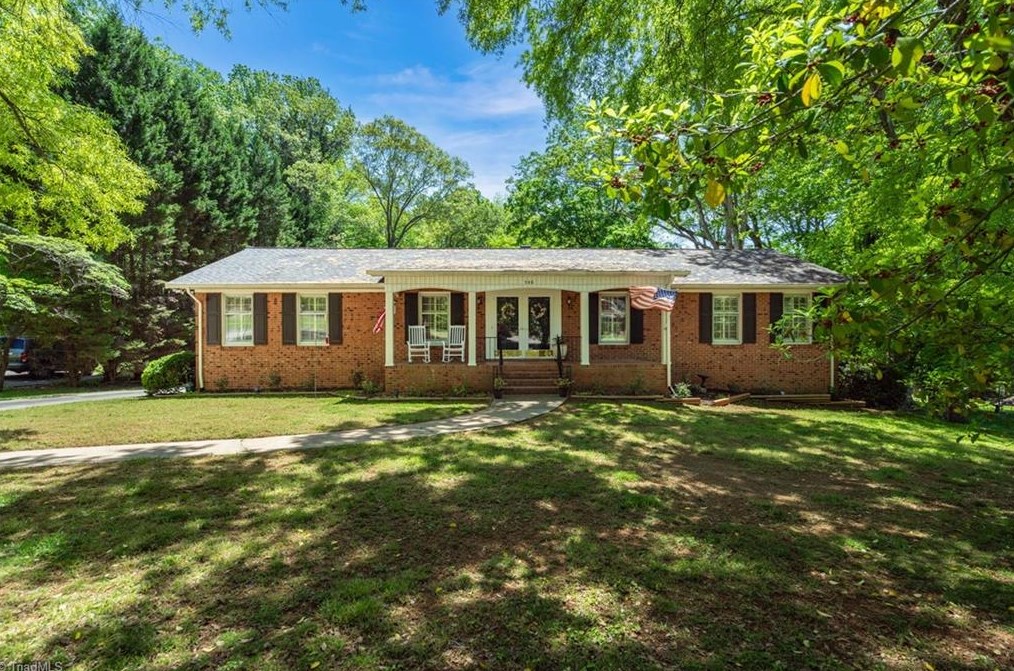 702 Cardinal Dr, Lexington, NC 27292-5527