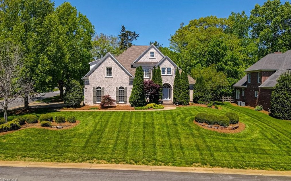 3670 Rosebriar Cir, Winston Salem, NC 27106-2690