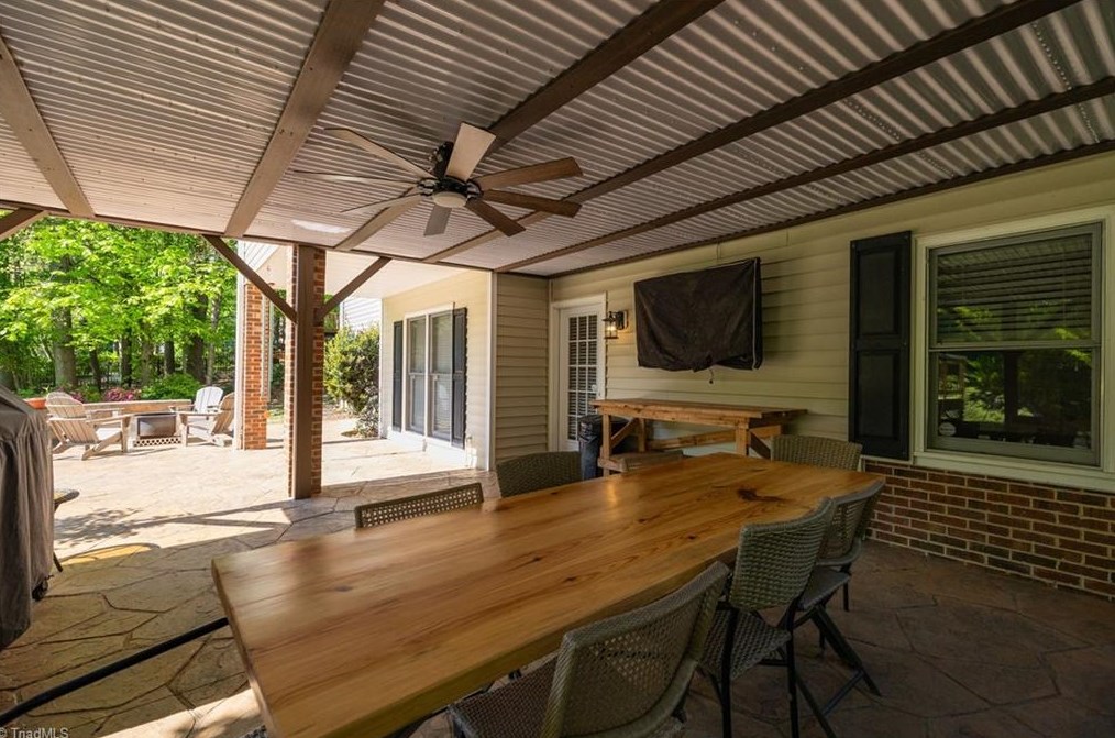 3503 Turnberry Ln, Greensboro NC 27410-8227 exterior