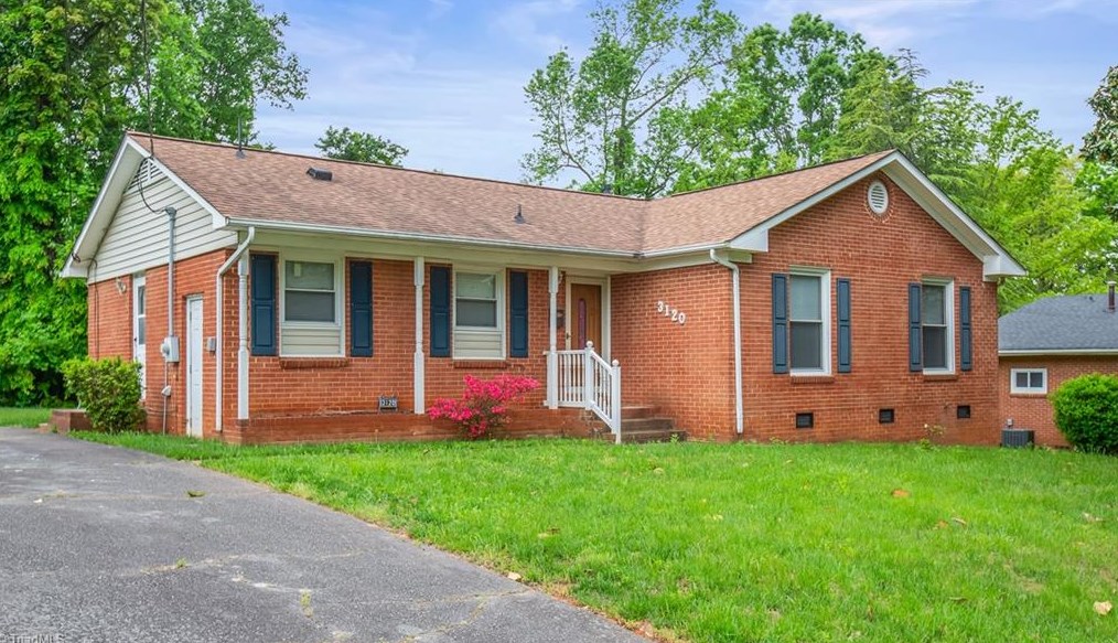 3120 Flanders Dr, Winston Salem, NC 27105